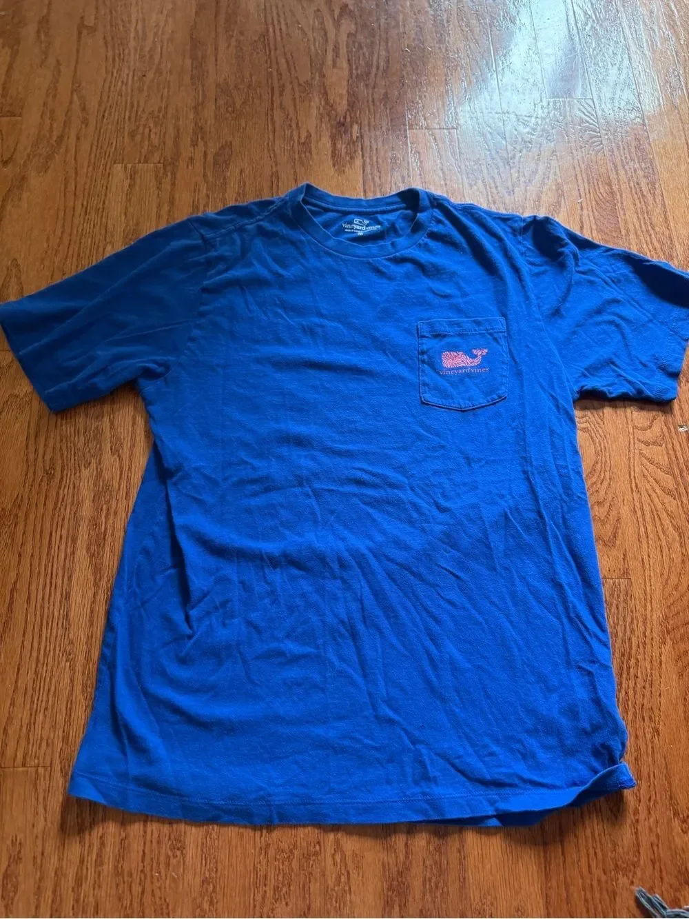 Vineyard Vines boys Blue Tee with Pink Whale Logo, youth xl